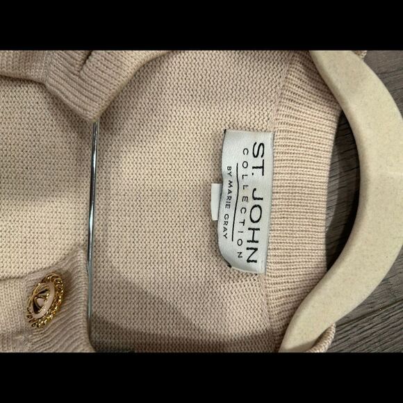 Elegant St. John Beige Women's Skirt & Sweater Set - Picture 4 of 6